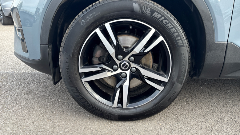 Volvo XC40 2.0 B3P Plus Dark 5dr Auto Petrol Estate